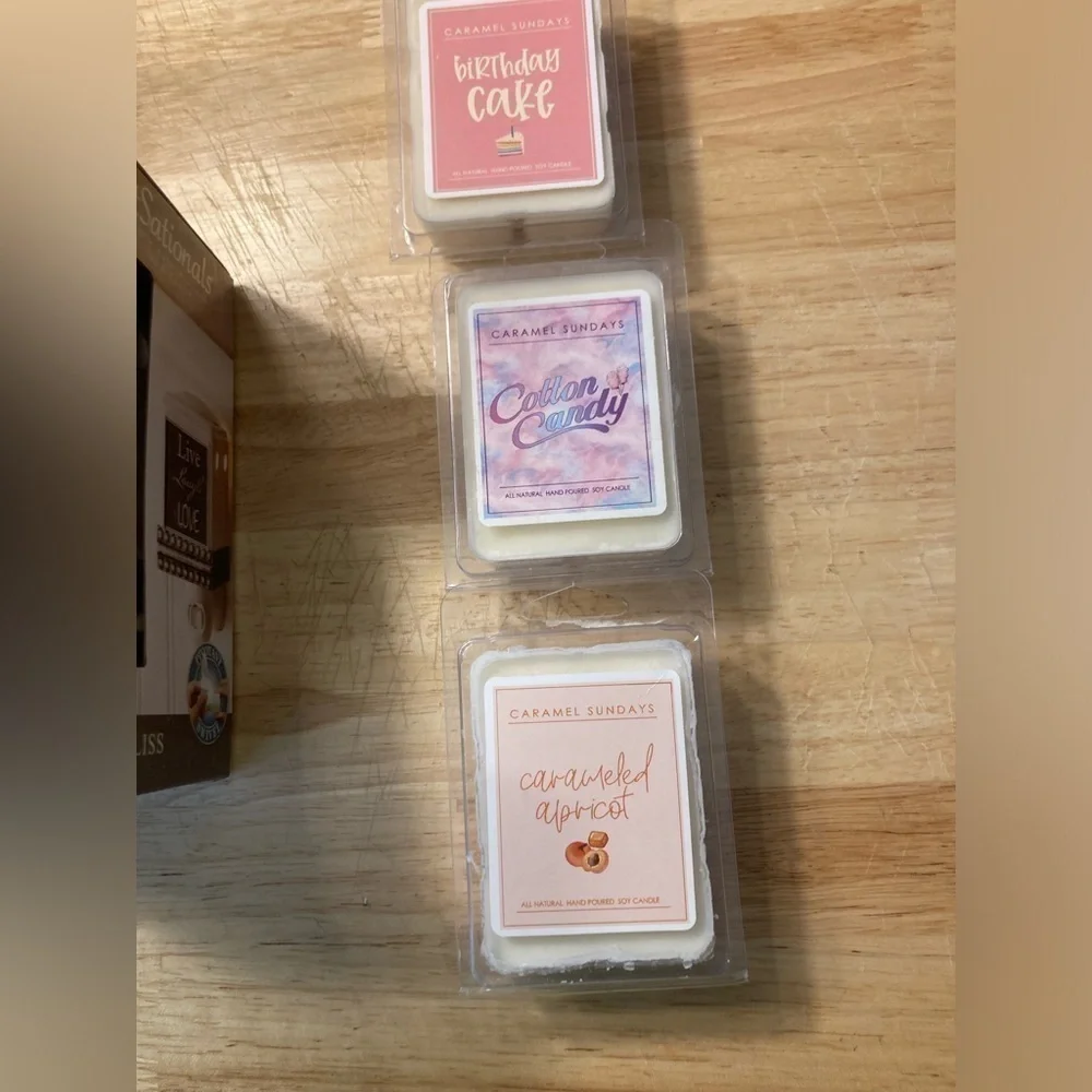 Scentsationals bliss wax melts plug ins - has live , laugh , love design. NWT